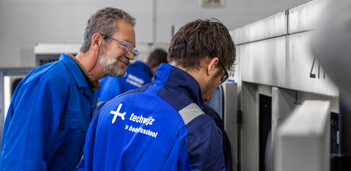 Foto van docent met werkstudent